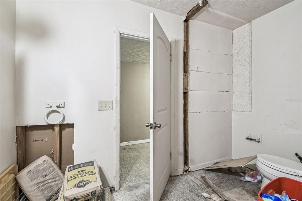 待售: $250,000 (3 贝兹, 1 浴室, 1920 平方英尺)