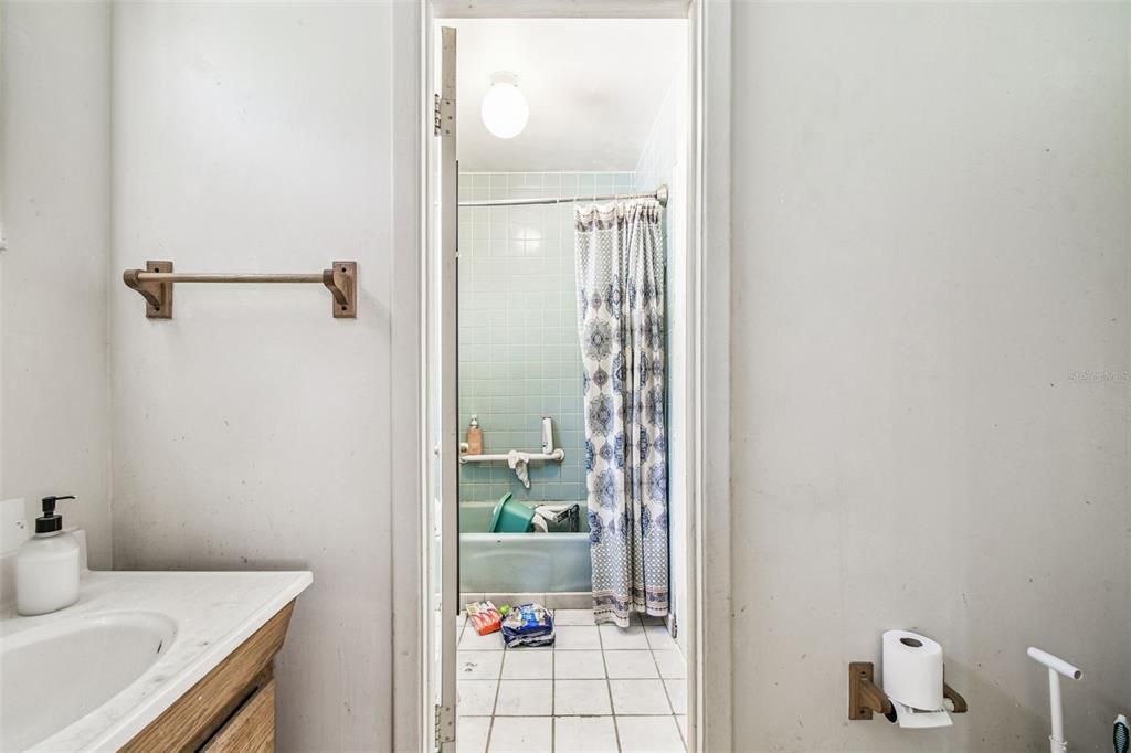 待售: $250,000 (3 贝兹, 1 浴室, 1920 平方英尺)