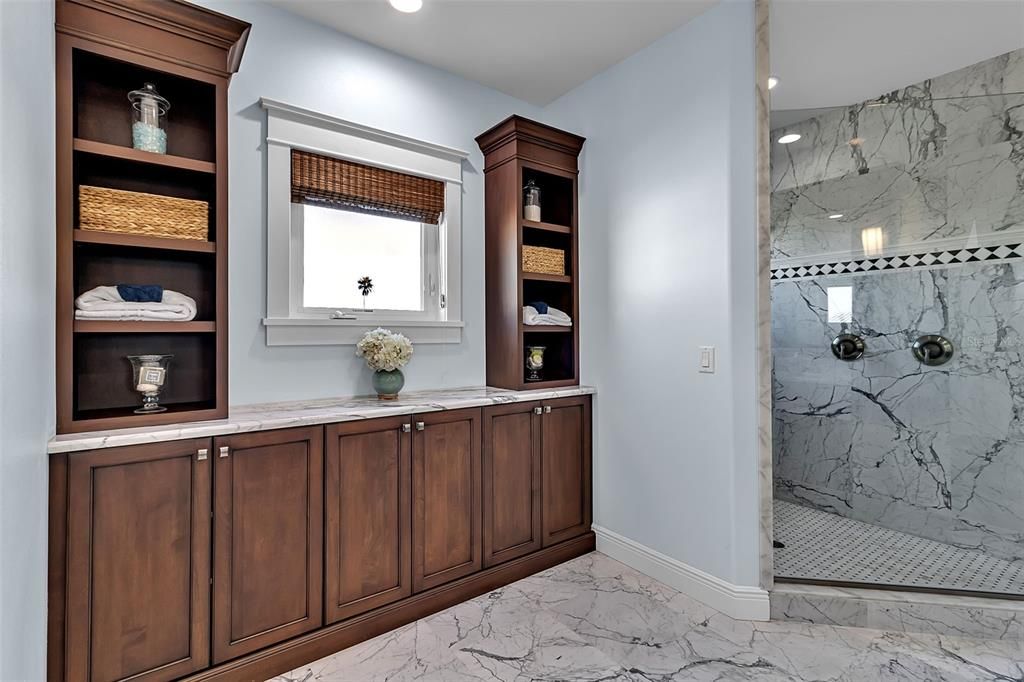 En Venta: $3,950,000 (4 camas, 3 baños, 4330 Pies cuadrados)