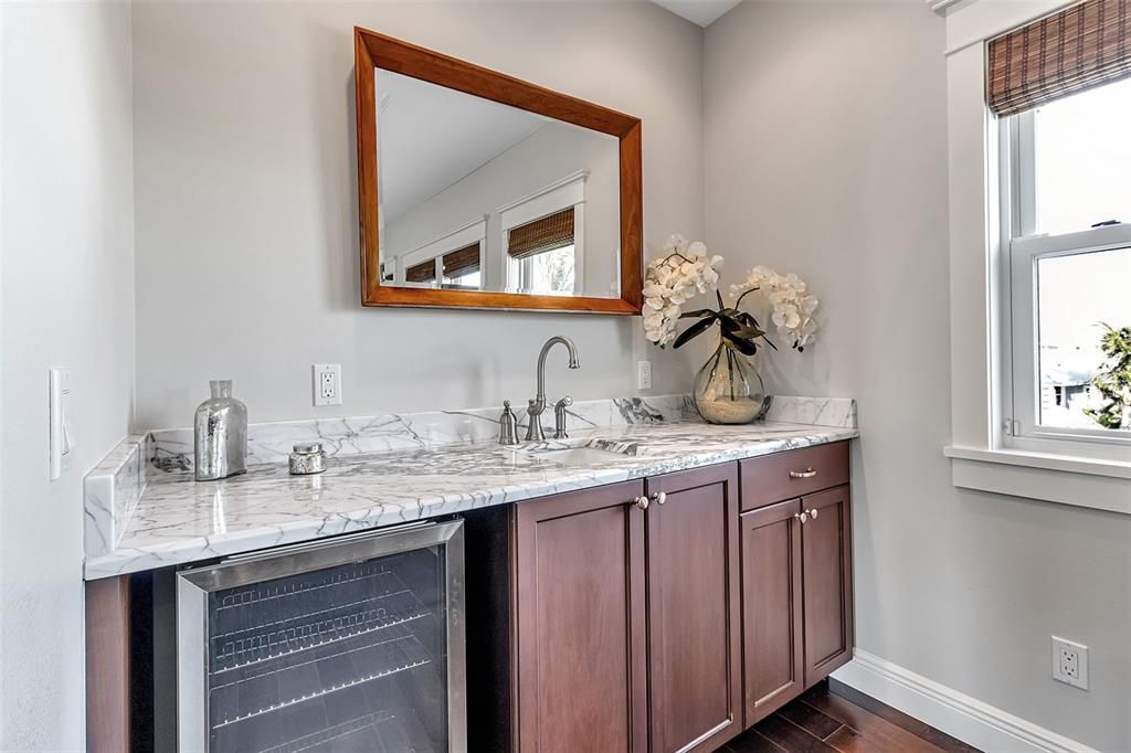 En Venta: $3,950,000 (4 camas, 3 baños, 4330 Pies cuadrados)