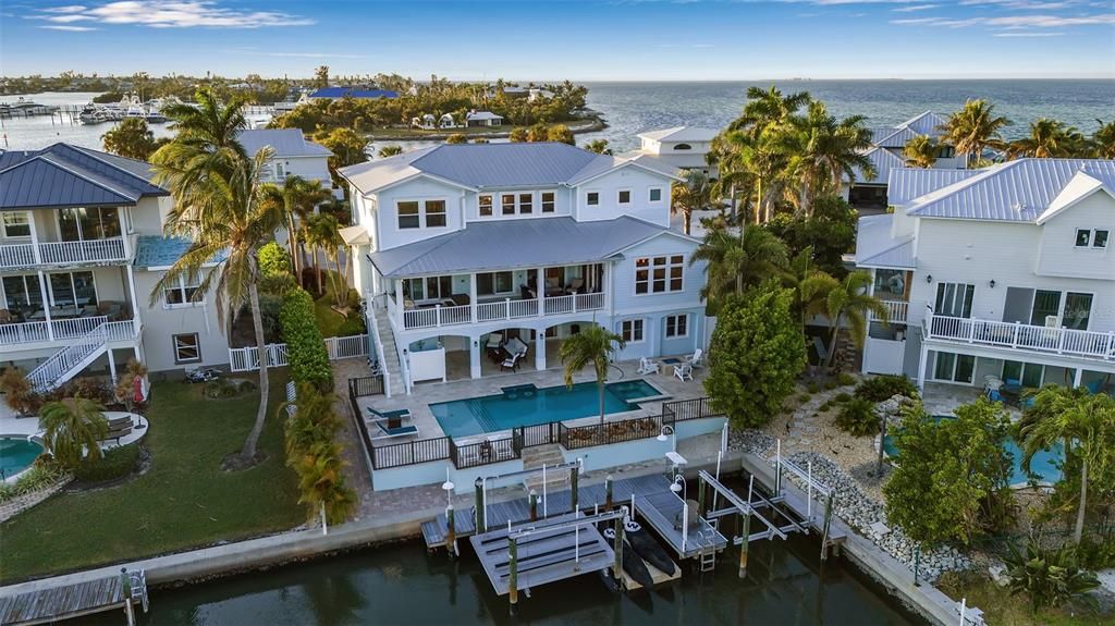 En Venta: $3,950,000 (4 camas, 3 baños, 4330 Pies cuadrados)