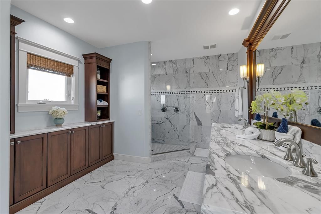 En Venta: $3,950,000 (4 camas, 3 baños, 4330 Pies cuadrados)