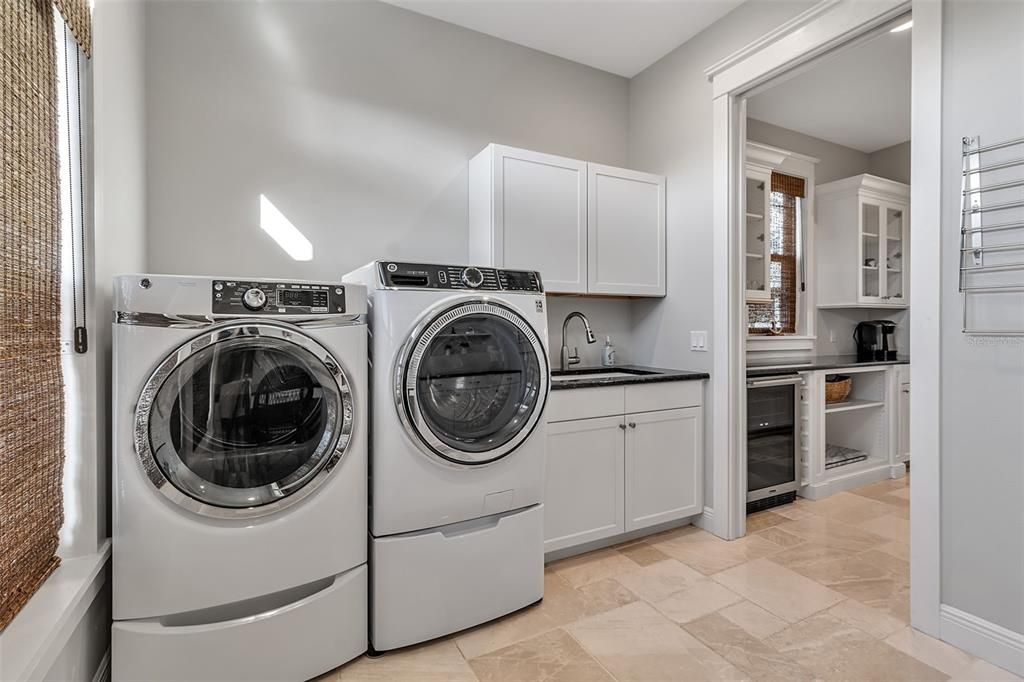 En Venta: $3,950,000 (4 camas, 3 baños, 4330 Pies cuadrados)