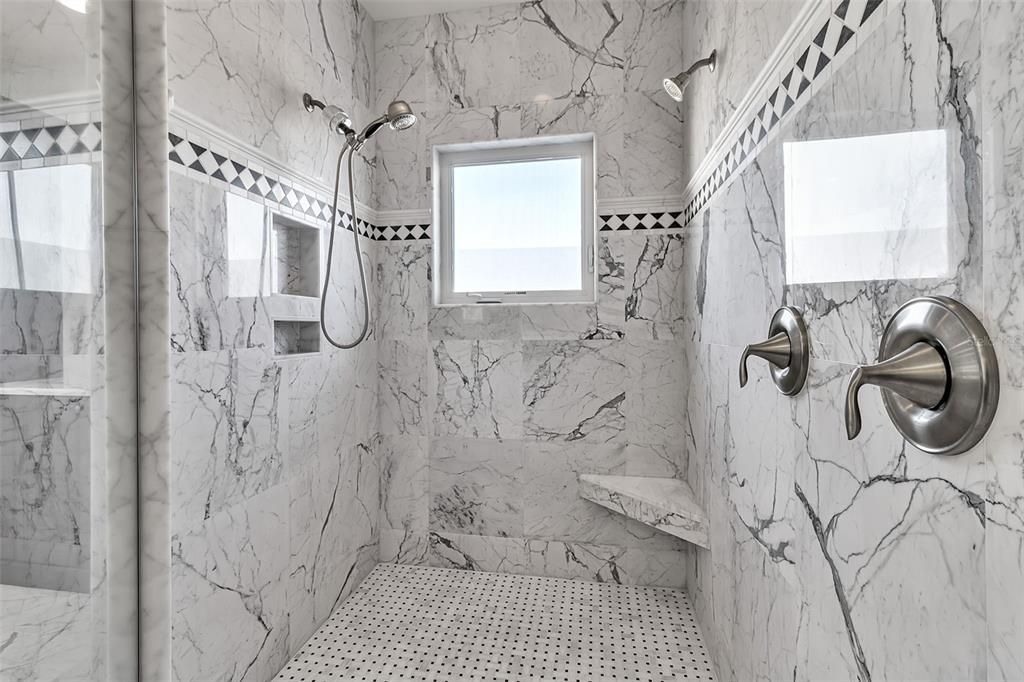 En Venta: $3,950,000 (4 camas, 3 baños, 4330 Pies cuadrados)