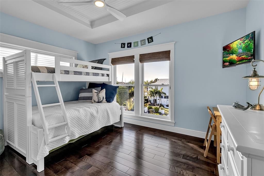 En Venta: $3,950,000 (4 camas, 3 baños, 4330 Pies cuadrados)