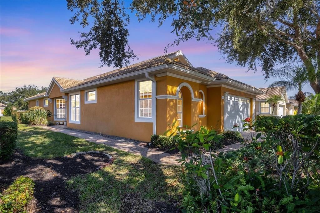 For Sale: $460,000 (3 beds, 2 baths, 2147 Square Feet)