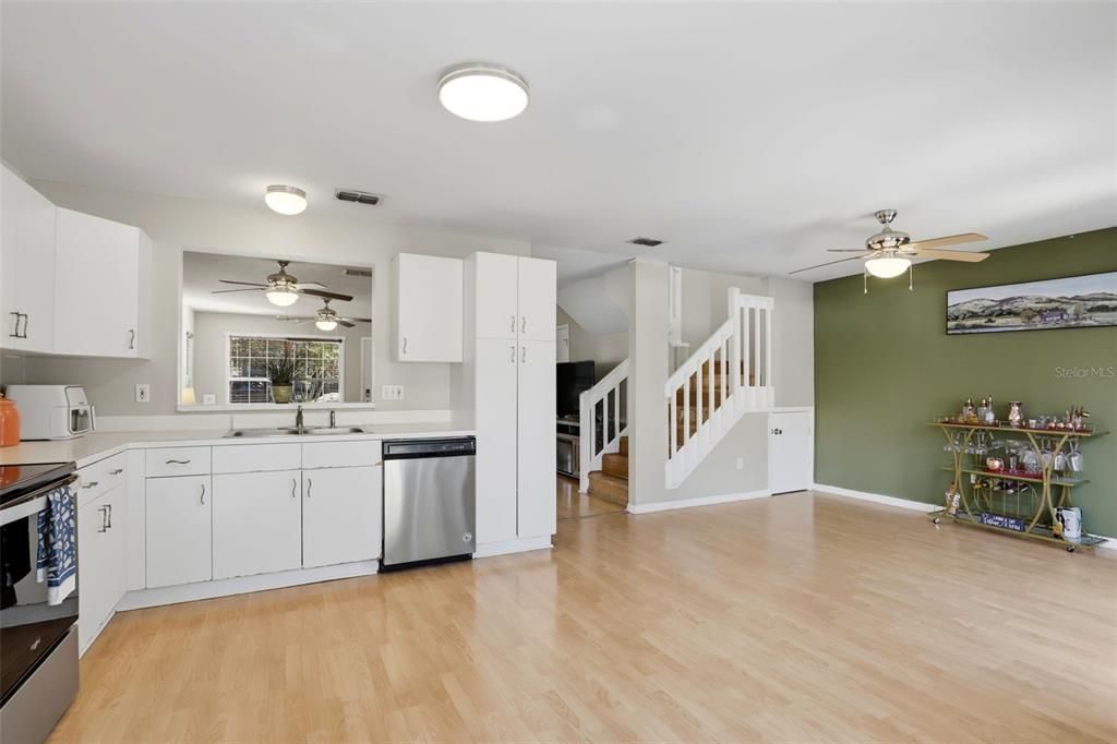 For Sale: $368,000 (3 beds, 2 baths, 1566 Square Feet)