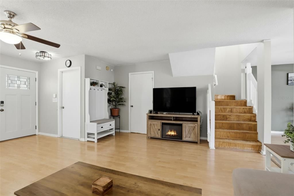 For Sale: $368,000 (3 beds, 2 baths, 1566 Square Feet)