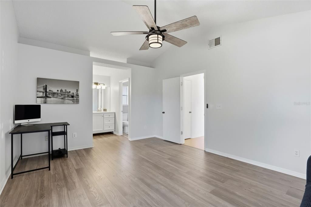 For Sale: $368,000 (3 beds, 2 baths, 1566 Square Feet)