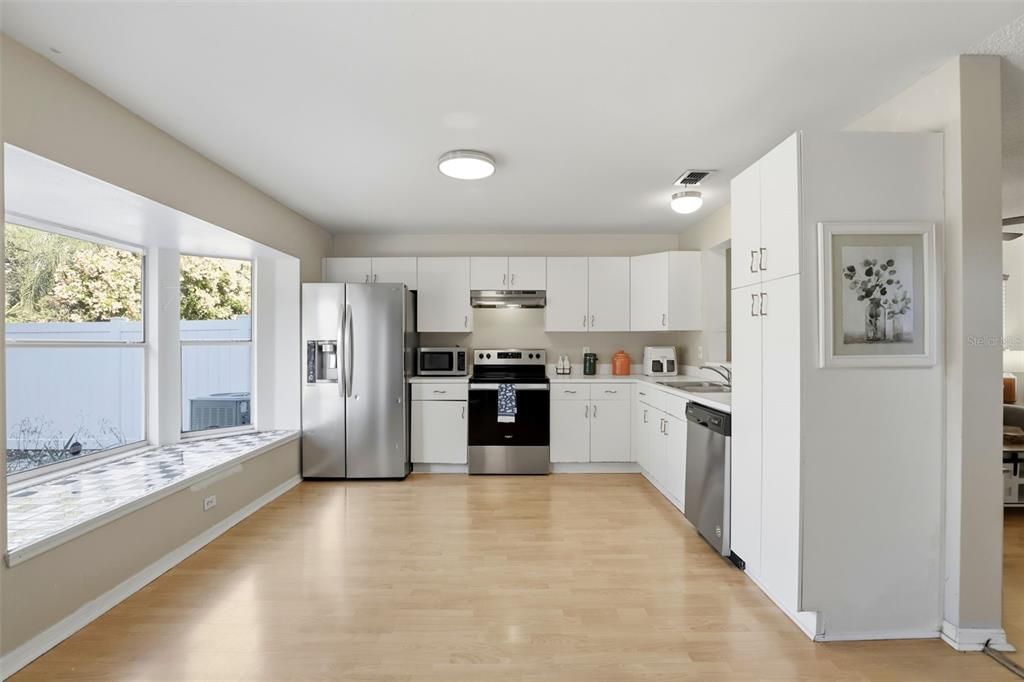 For Sale: $368,000 (3 beds, 2 baths, 1566 Square Feet)