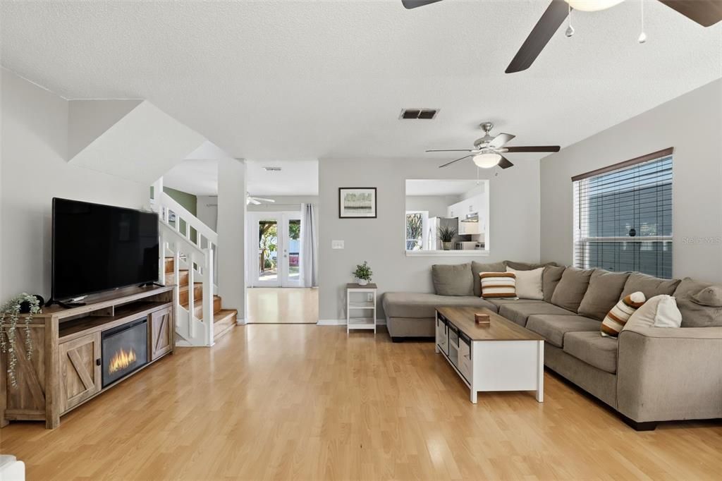 For Sale: $368,000 (3 beds, 2 baths, 1566 Square Feet)