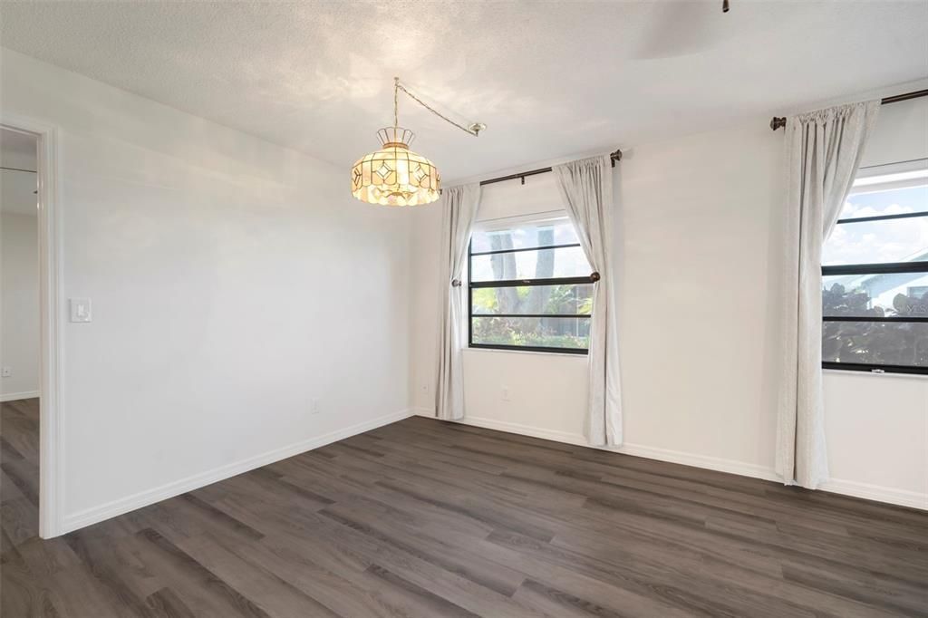 待售: $174,900 (2 贝兹, 2 浴室, 1857 平方英尺)