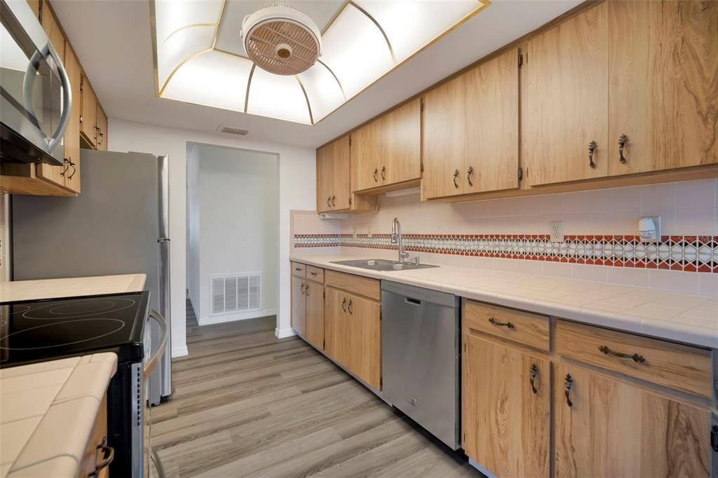 待售: $174,900 (2 贝兹, 2 浴室, 1857 平方英尺)