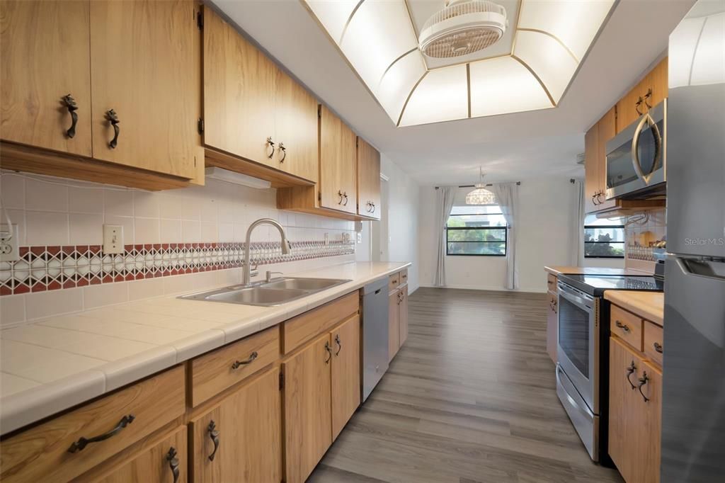 待售: $174,900 (2 贝兹, 2 浴室, 1857 平方英尺)