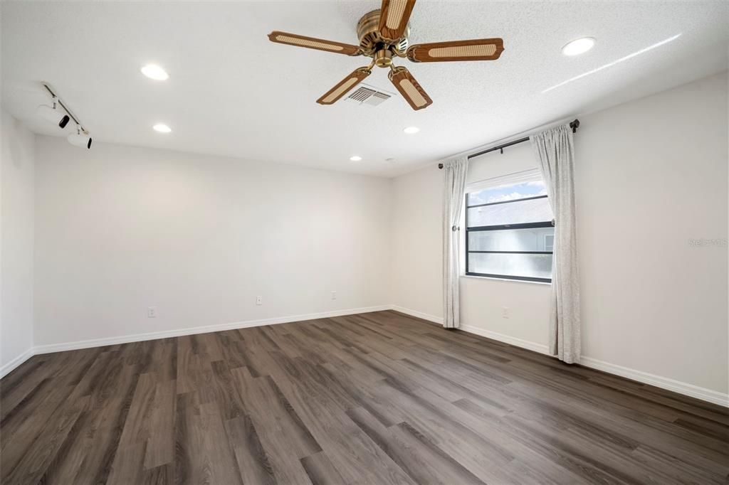 待售: $174,900 (2 贝兹, 2 浴室, 1857 平方英尺)