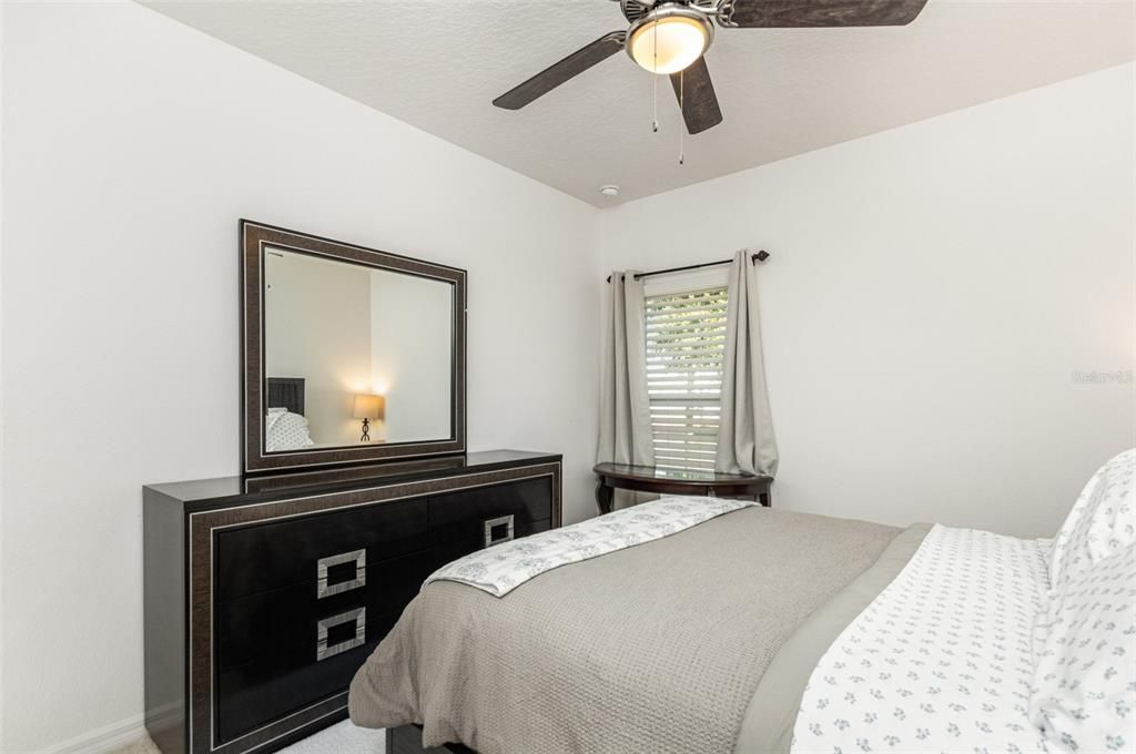 En Venta: $383,900 (4 camas, 2 baños, 2100 Pies cuadrados)