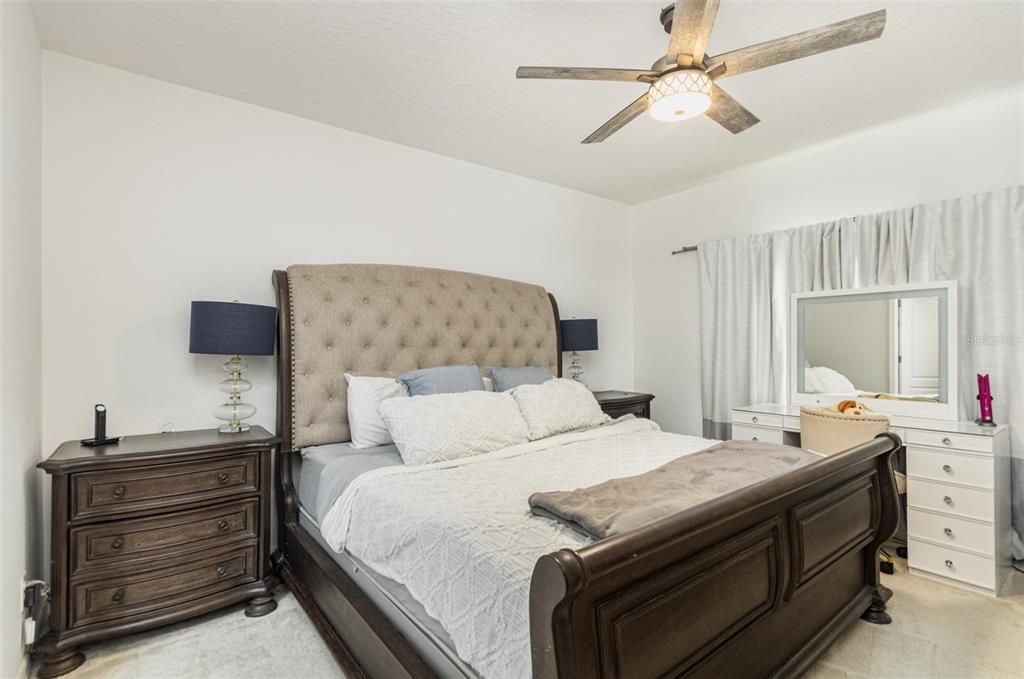 En Venta: $383,900 (4 camas, 2 baños, 2100 Pies cuadrados)