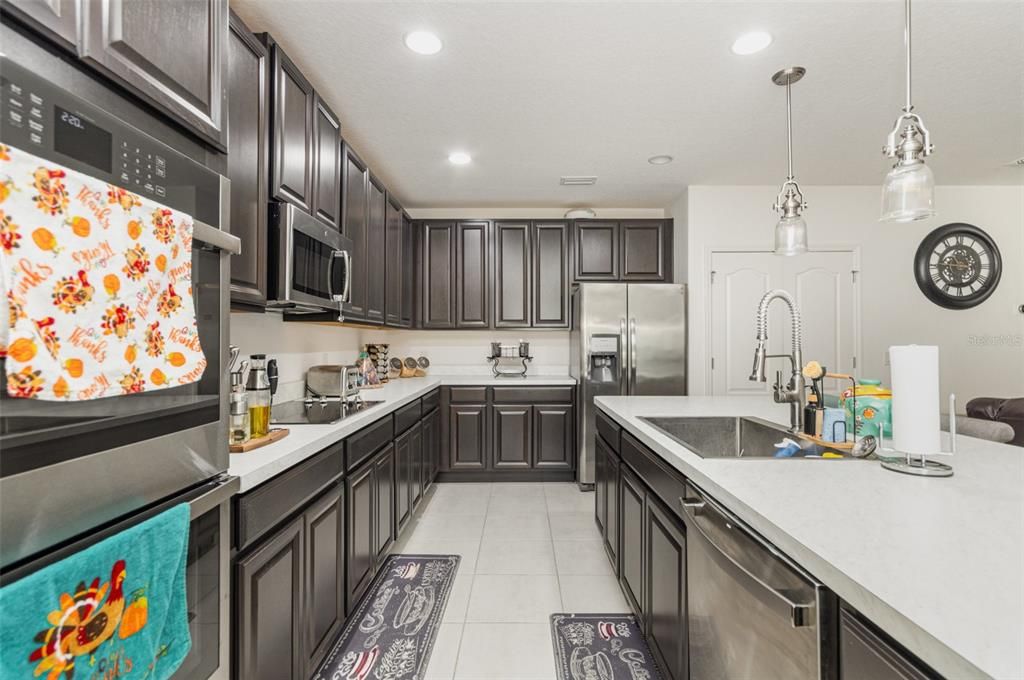 En Venta: $383,900 (4 camas, 2 baños, 2100 Pies cuadrados)