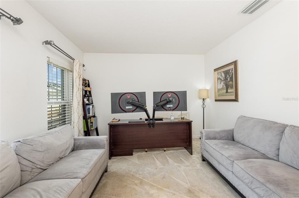 En Venta: $383,900 (4 camas, 2 baños, 2100 Pies cuadrados)