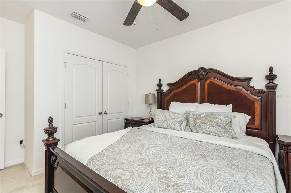 En Venta: $383,900 (4 camas, 2 baños, 2100 Pies cuadrados)