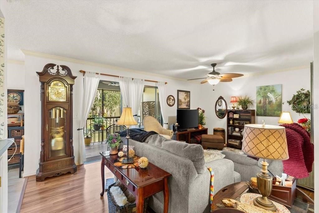 На продажу: $195,000 (2 спален, 2 ванн, 1006 Квадратных фут)