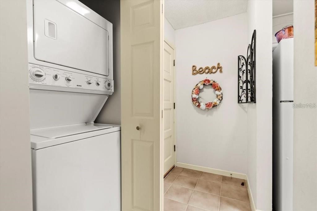 На продажу: $195,000 (2 спален, 2 ванн, 1006 Квадратных фут)