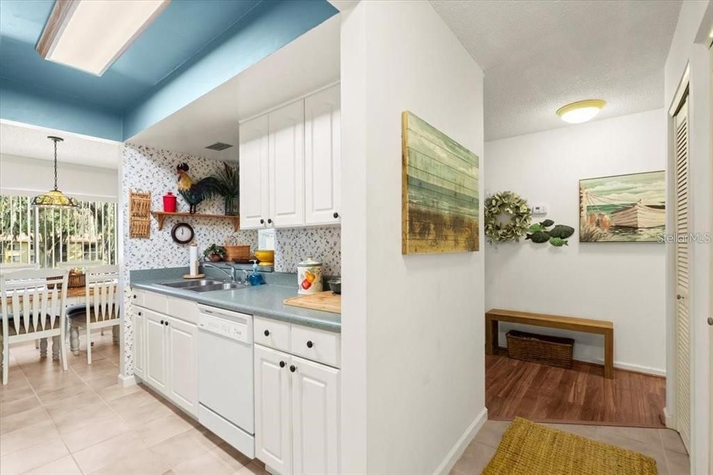 На продажу: $195,000 (2 спален, 2 ванн, 1006 Квадратных фут)