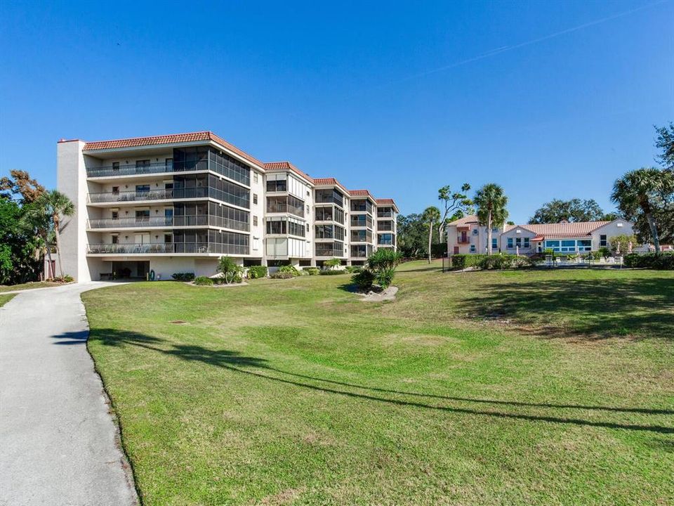 For Sale: $429,000 (2 beds, 2 baths, 1550 Square Feet)