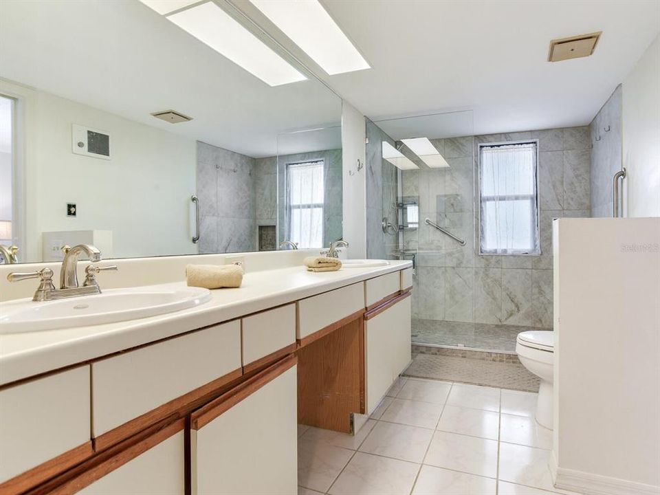 For Sale: $429,000 (2 beds, 2 baths, 1550 Square Feet)