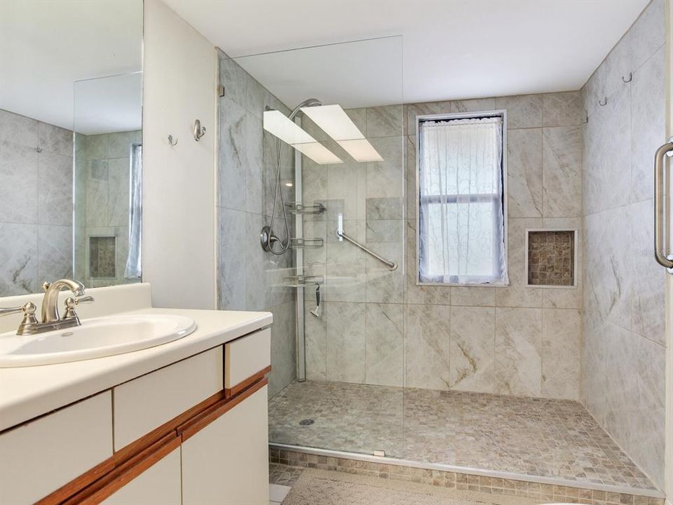 For Sale: $429,000 (2 beds, 2 baths, 1550 Square Feet)