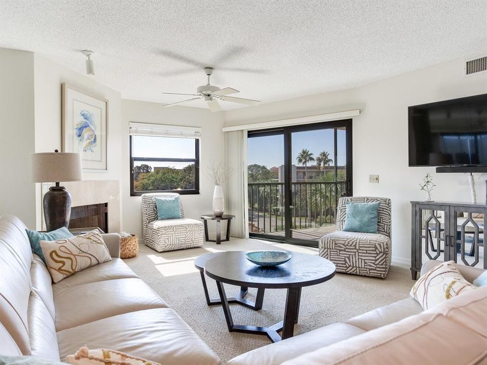 For Sale: $429,000 (2 beds, 2 baths, 1550 Square Feet)