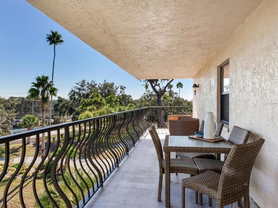 For Sale: $429,000 (2 beds, 2 baths, 1550 Square Feet)