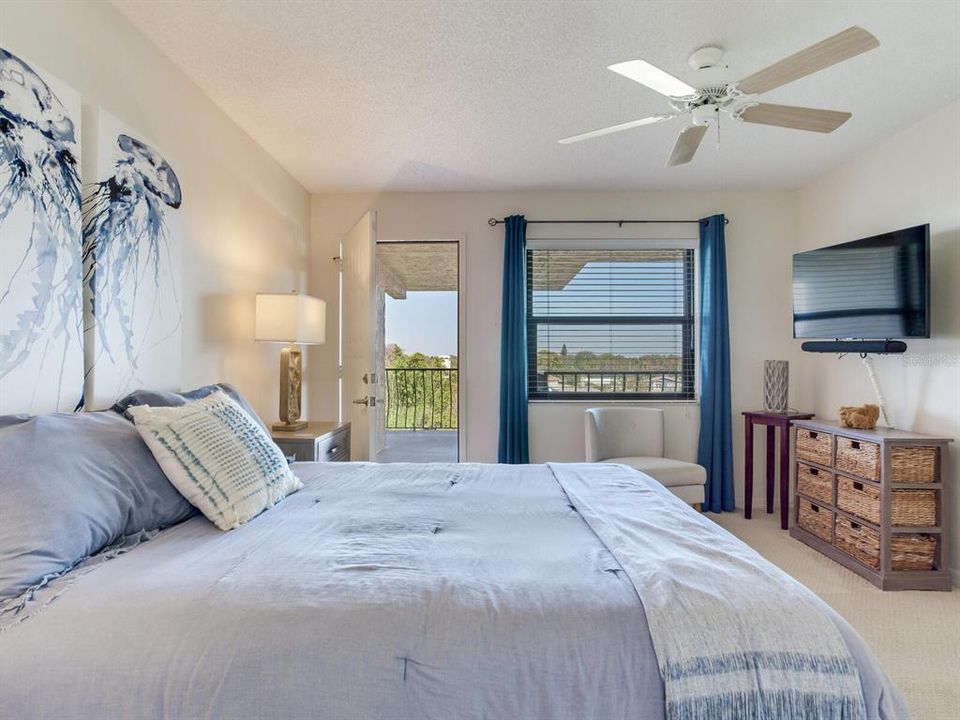 For Sale: $429,000 (2 beds, 2 baths, 1550 Square Feet)