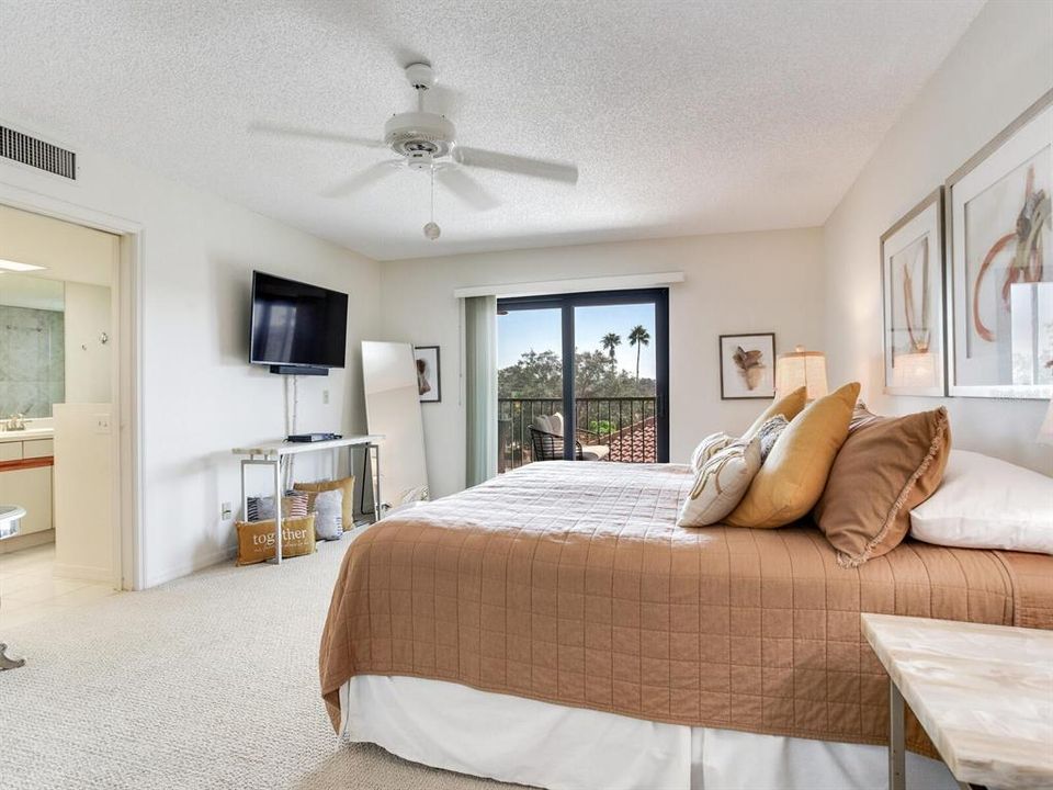 For Sale: $429,000 (2 beds, 2 baths, 1550 Square Feet)