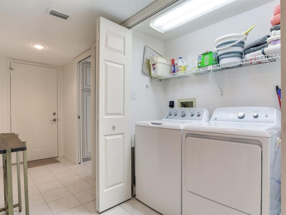 For Sale: $429,000 (2 beds, 2 baths, 1550 Square Feet)