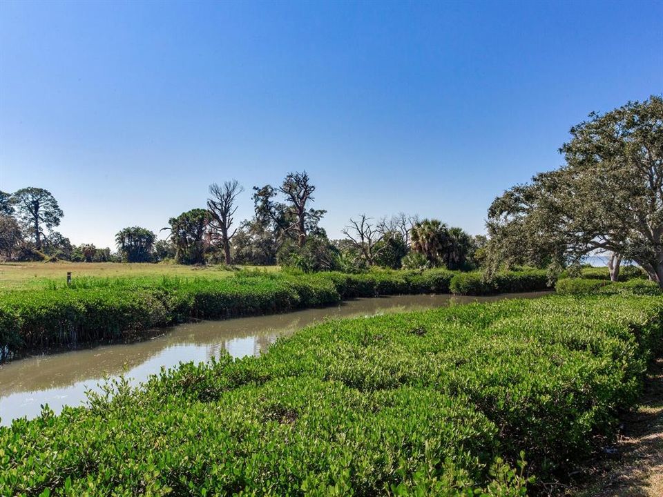 For Sale: $429,000 (2 beds, 2 baths, 1550 Square Feet)