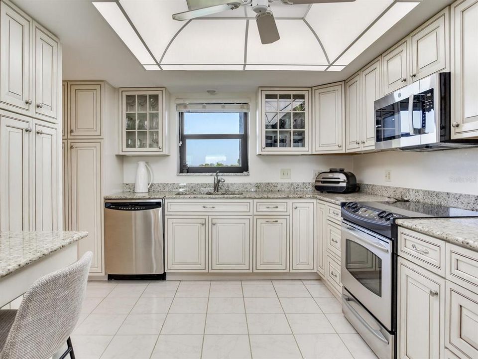 For Sale: $429,000 (2 beds, 2 baths, 1550 Square Feet)