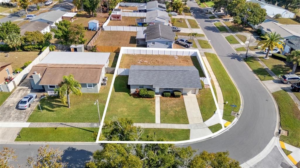 合同活跃: $314,999 (2 贝兹, 1 浴室, 910 平方英尺)