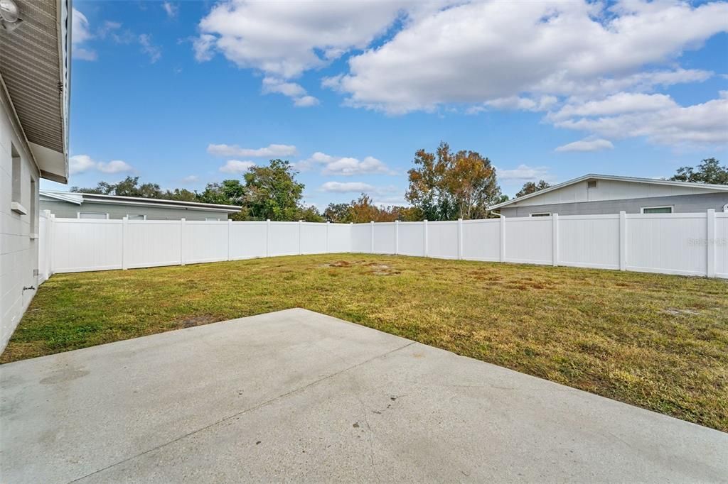 合同活跃: $314,999 (2 贝兹, 1 浴室, 910 平方英尺)