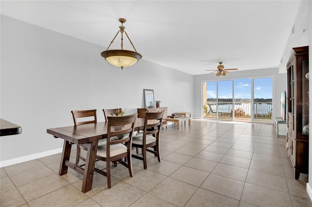 待售: $385,000 (2 贝兹, 2 浴室, 1810 平方英尺)