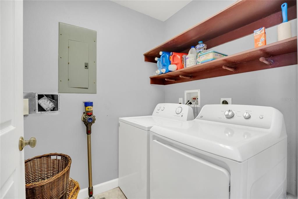 待售: $385,000 (2 贝兹, 2 浴室, 1810 平方英尺)