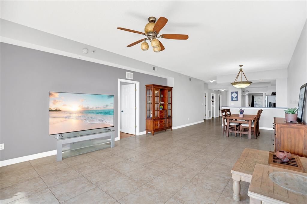 待售: $385,000 (2 贝兹, 2 浴室, 1810 平方英尺)