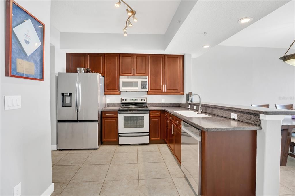 待售: $385,000 (2 贝兹, 2 浴室, 1810 平方英尺)