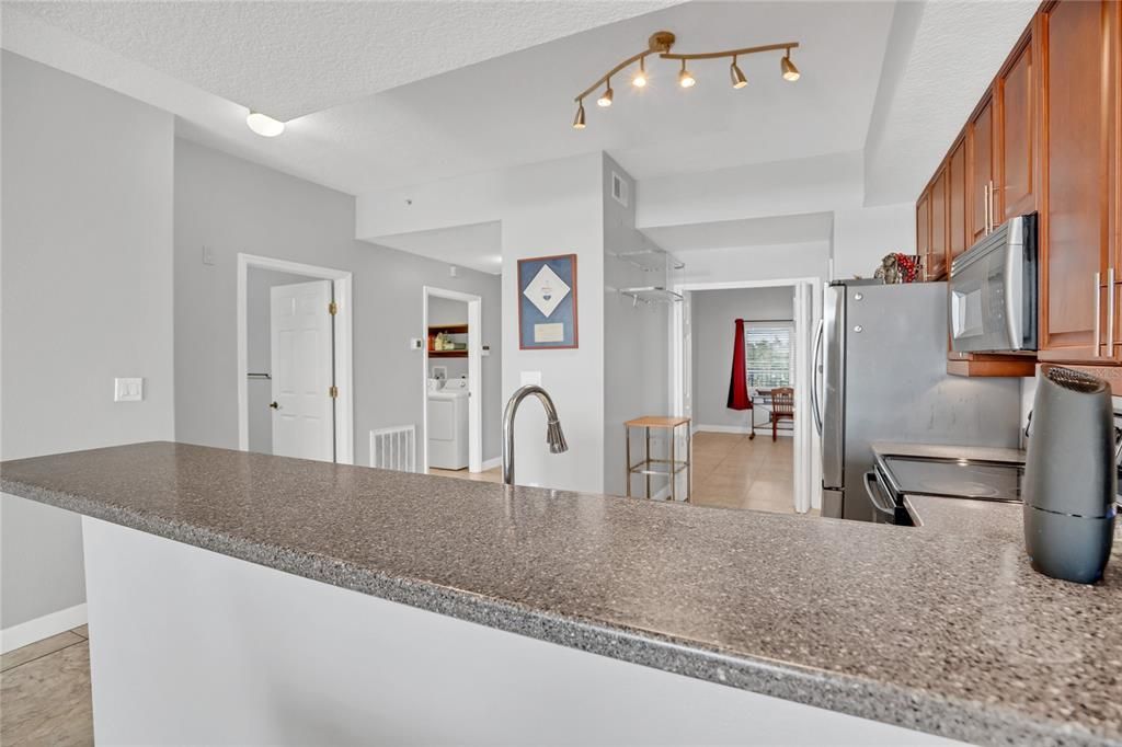 待售: $385,000 (2 贝兹, 2 浴室, 1810 平方英尺)