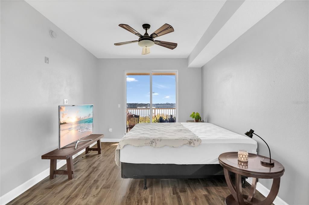 待售: $385,000 (2 贝兹, 2 浴室, 1810 平方英尺)