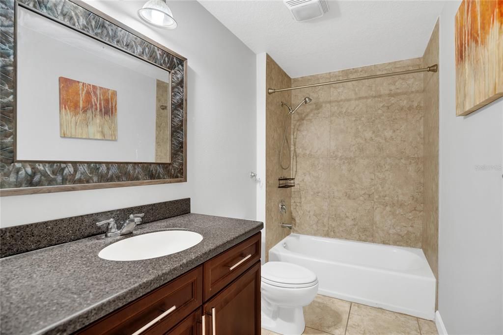 待售: $385,000 (2 贝兹, 2 浴室, 1810 平方英尺)