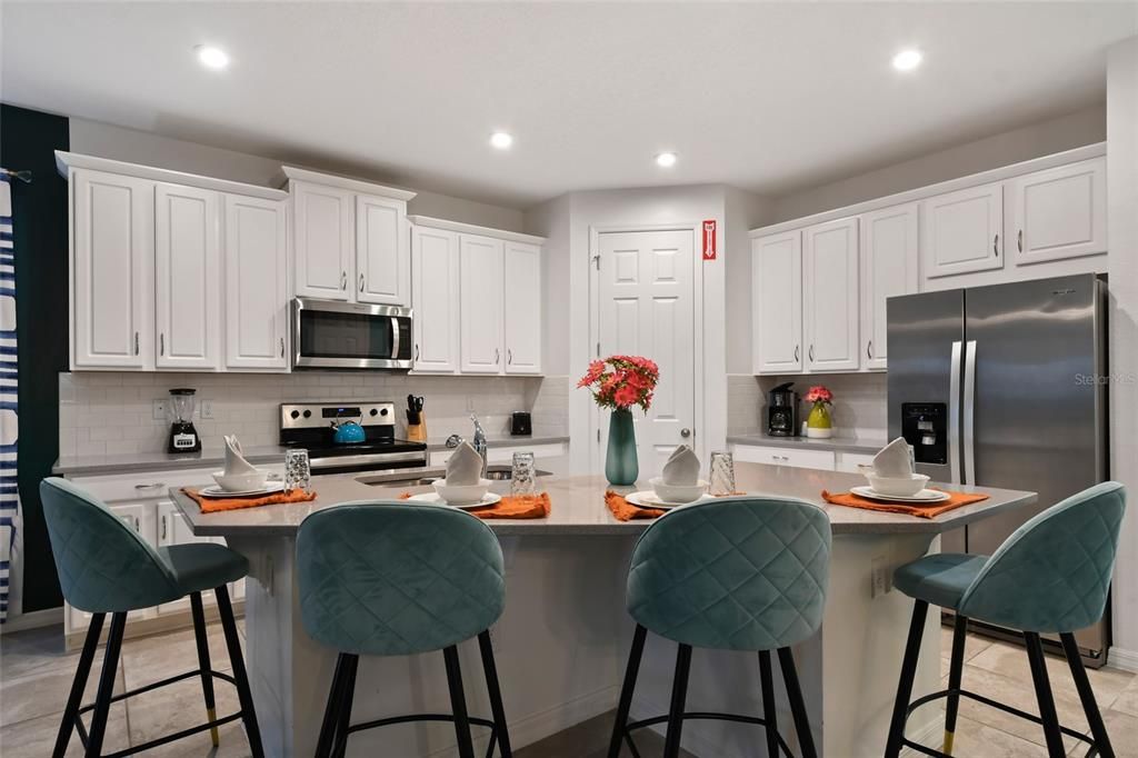 待售: $699,000 (7 贝兹, 6 浴室, 3533 平方英尺)