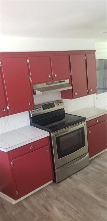 For Rent: $1,750 (3 beds, 1 baths, 924 Square Feet)