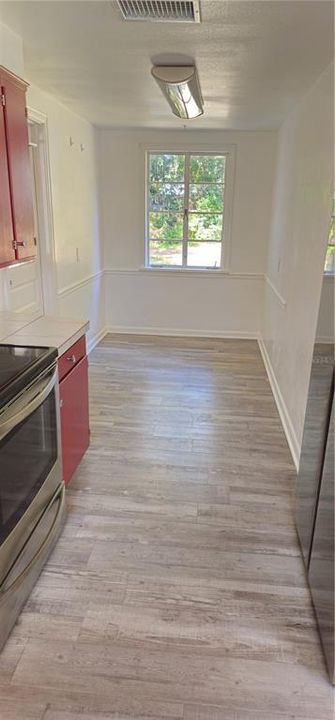 For Rent: $1,750 (3 beds, 1 baths, 924 Square Feet)