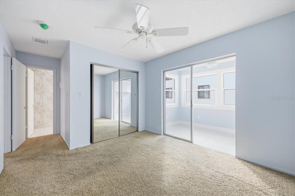 待售: $439,000 (2 贝兹, 2 浴室, 829 平方英尺)